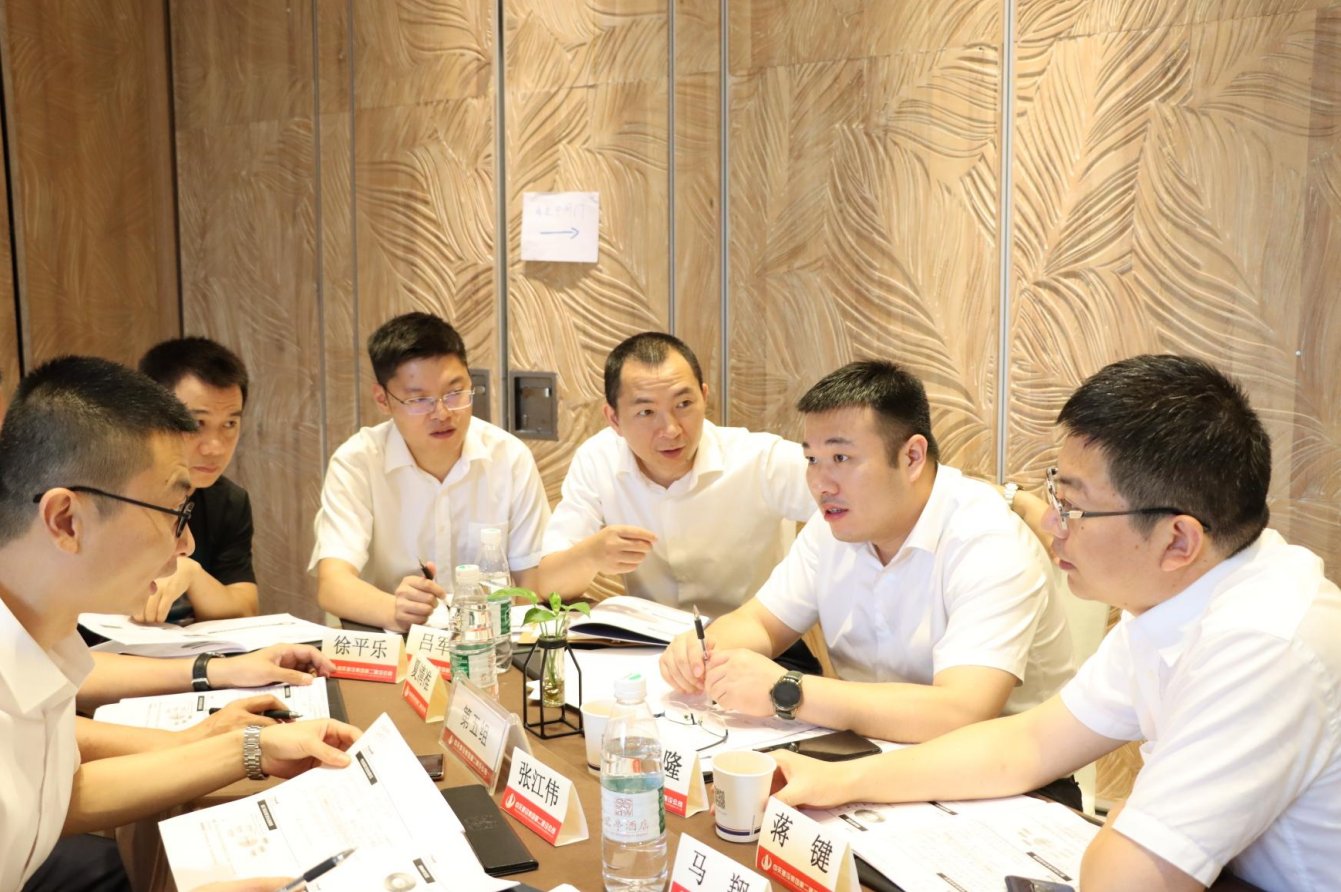 2021年6月25日-26日，尊龙凯时二建组织开展了2021年中高层主管执行力培训。本次培训特邀清华、北大、上海交大总裁班讲师，中国企业家协会特聘高级讲师许晋老师进行授课。