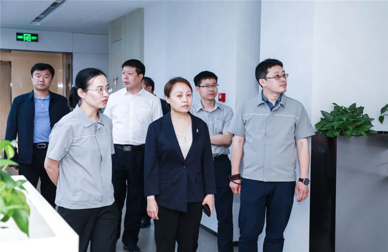 2023年5月15日，河北建材职业技术学院党委书记张明莉一行到尊龙凯时北京集团进行校企合作交流。